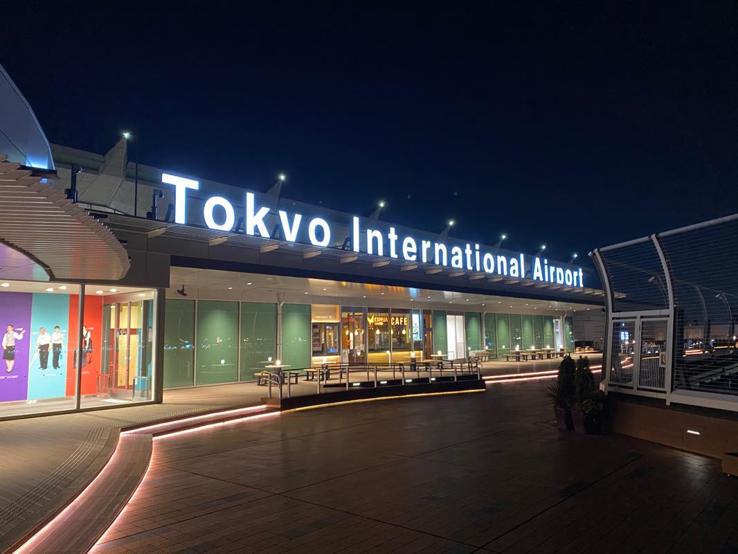空港の看板